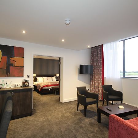 Holiday Inn Huntingdon Racecourse By Ihg Buitenkant foto
