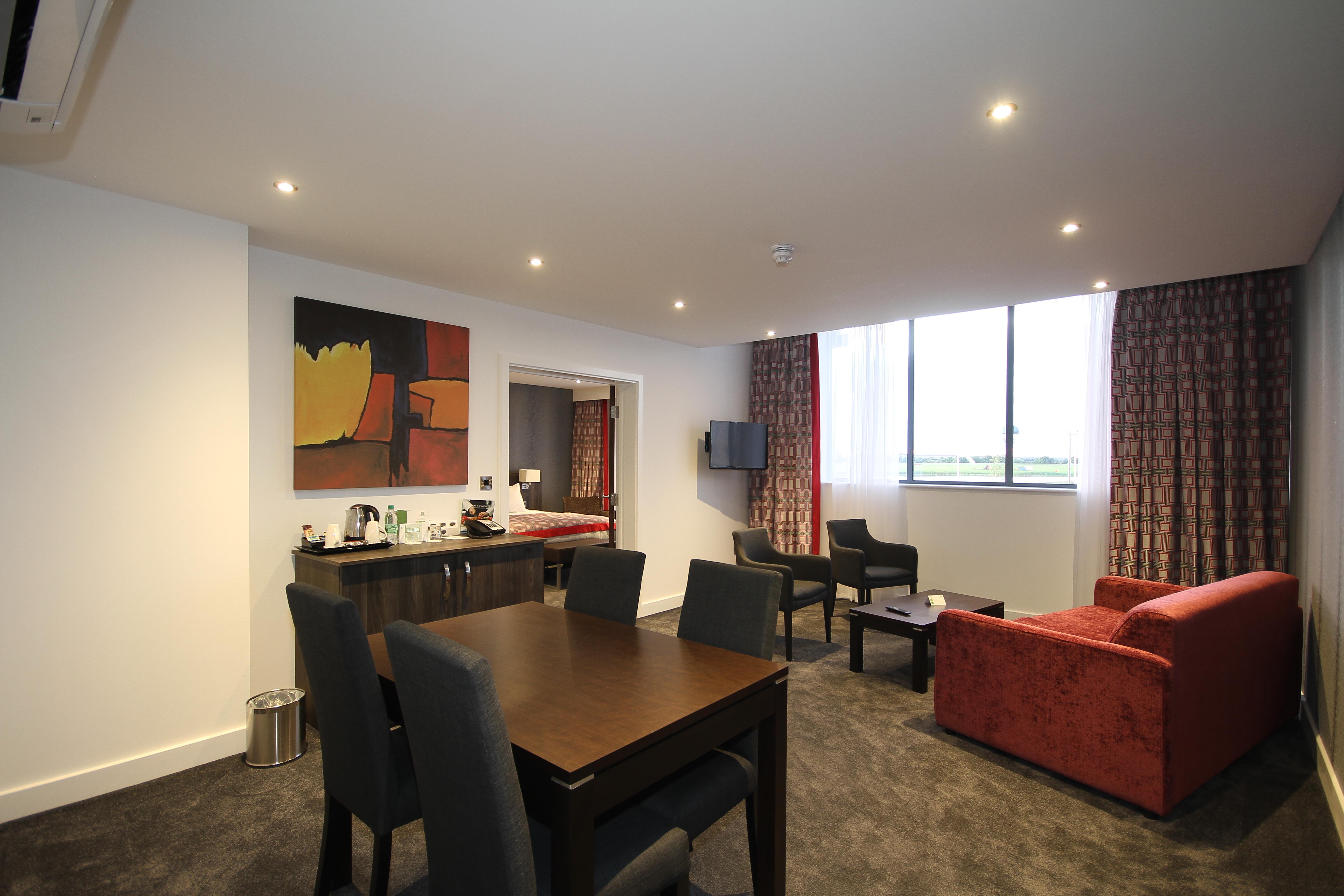 Holiday Inn Huntingdon Racecourse By Ihg Buitenkant foto