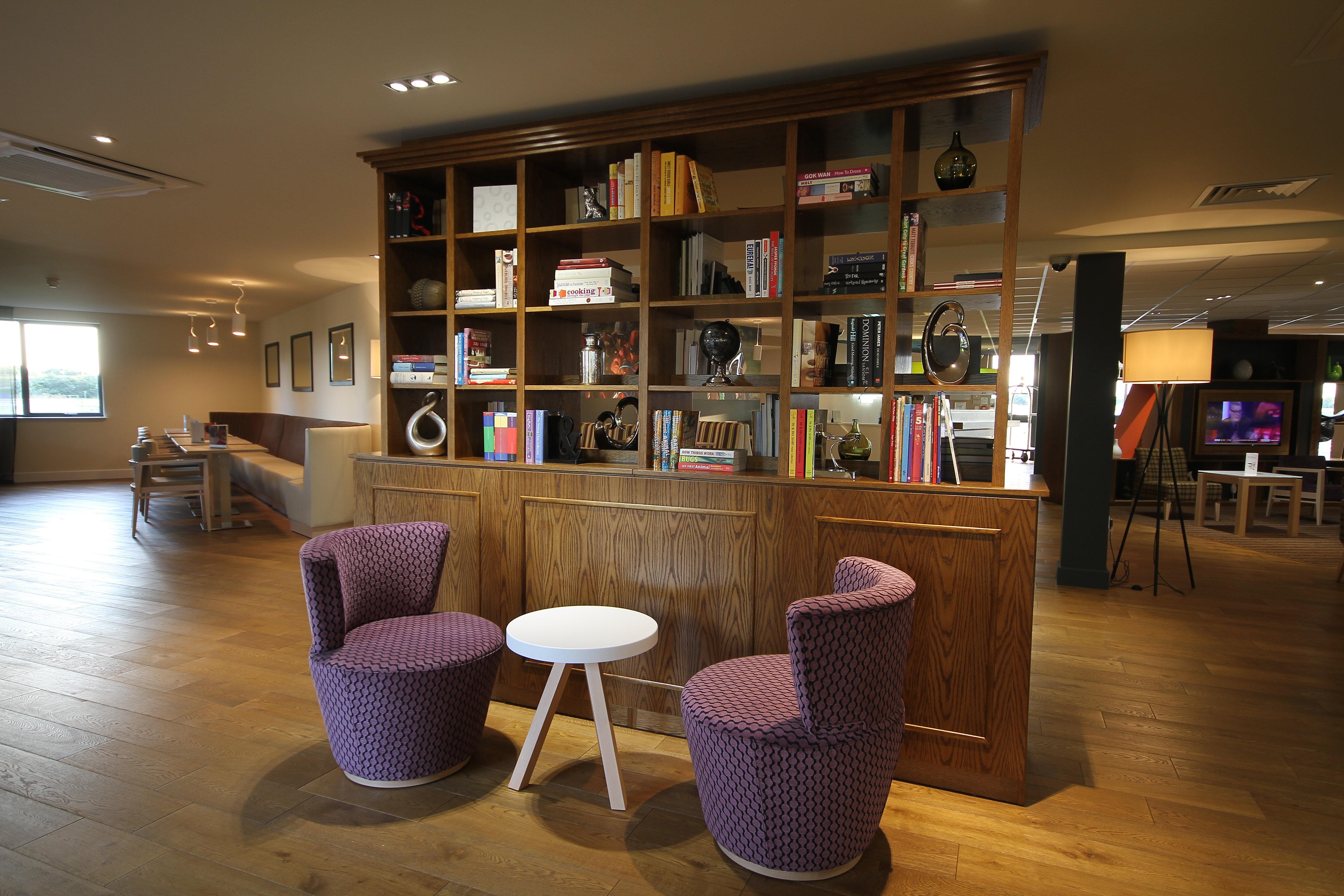 Holiday Inn Huntingdon Racecourse By Ihg Buitenkant foto