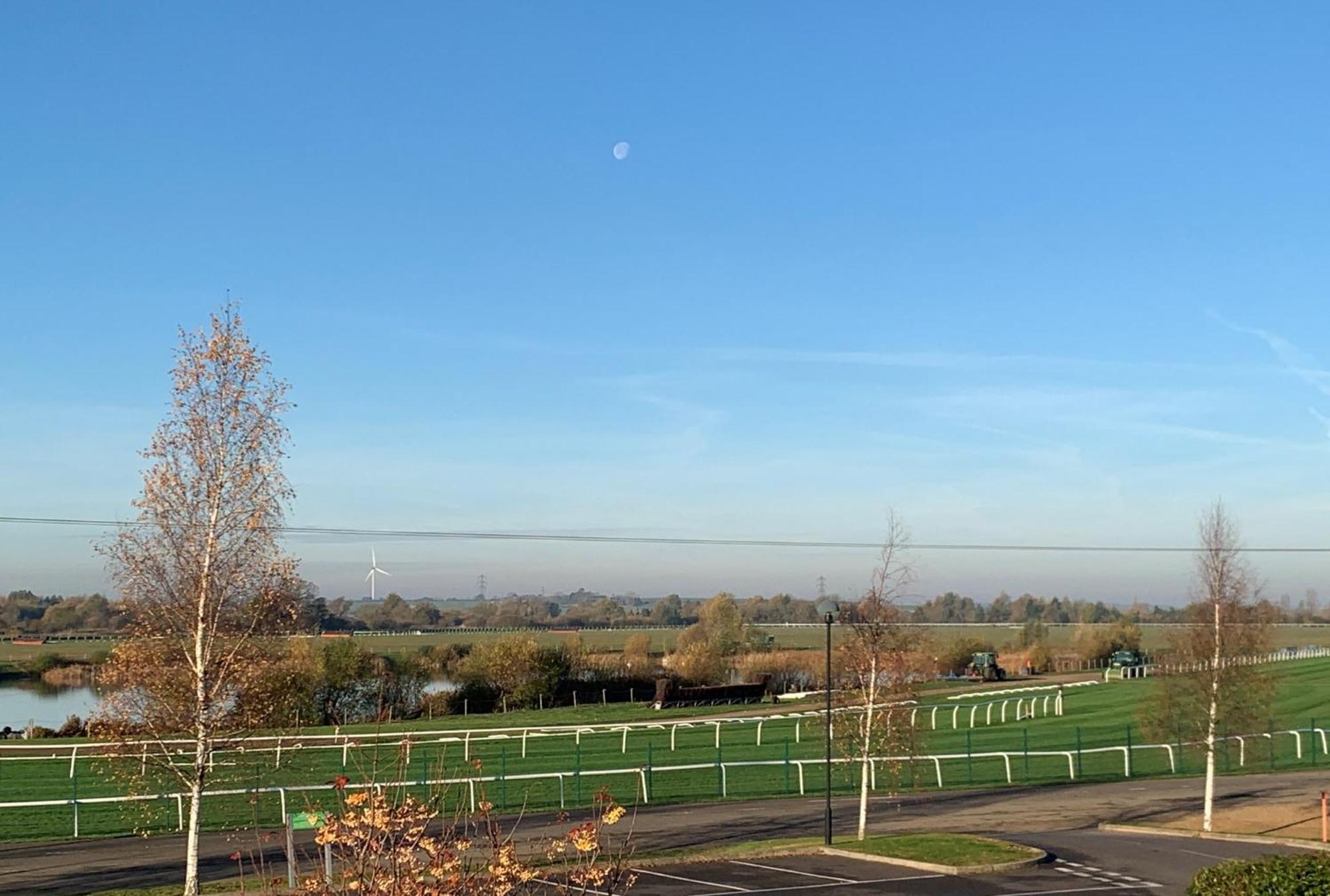 Holiday Inn Huntingdon Racecourse By Ihg Buitenkant foto
