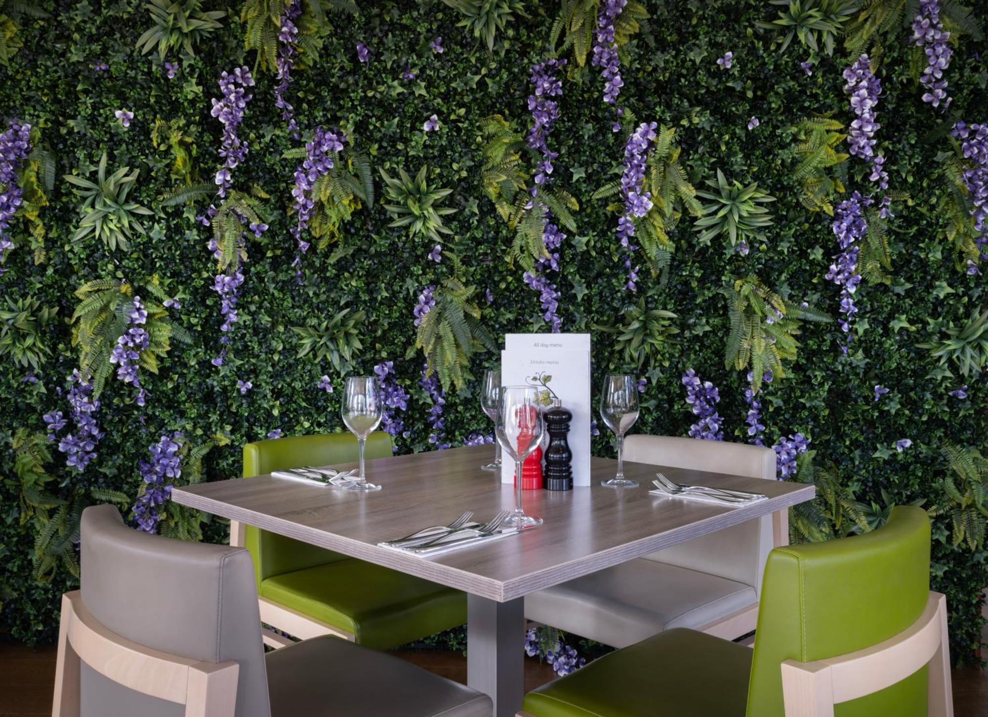 Holiday Inn Huntingdon Racecourse By Ihg Buitenkant foto