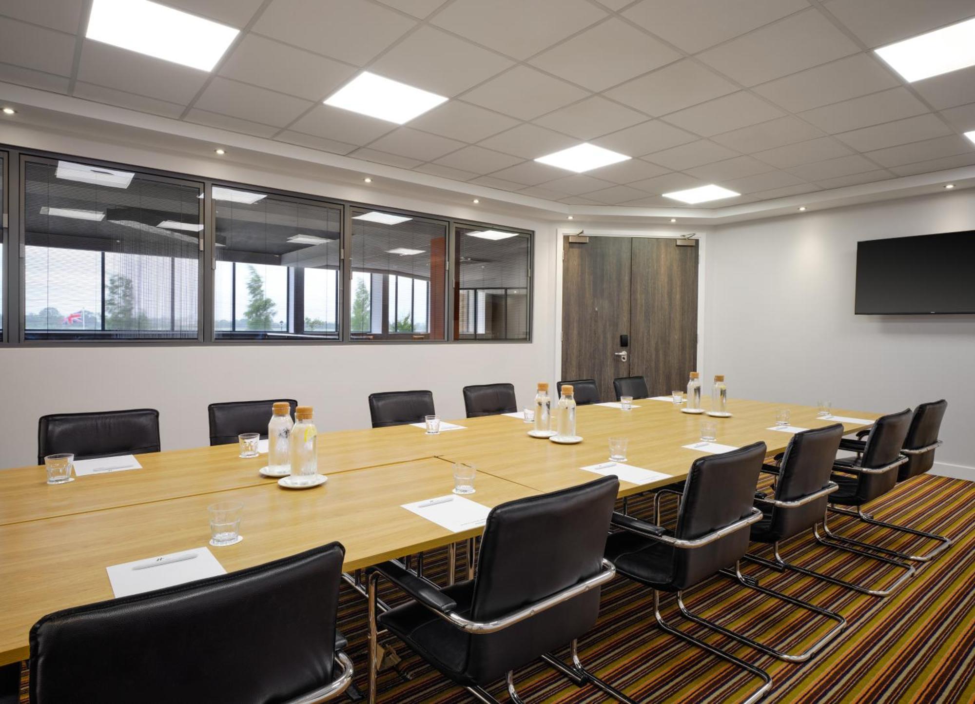 Holiday Inn Huntingdon Racecourse By Ihg Buitenkant foto