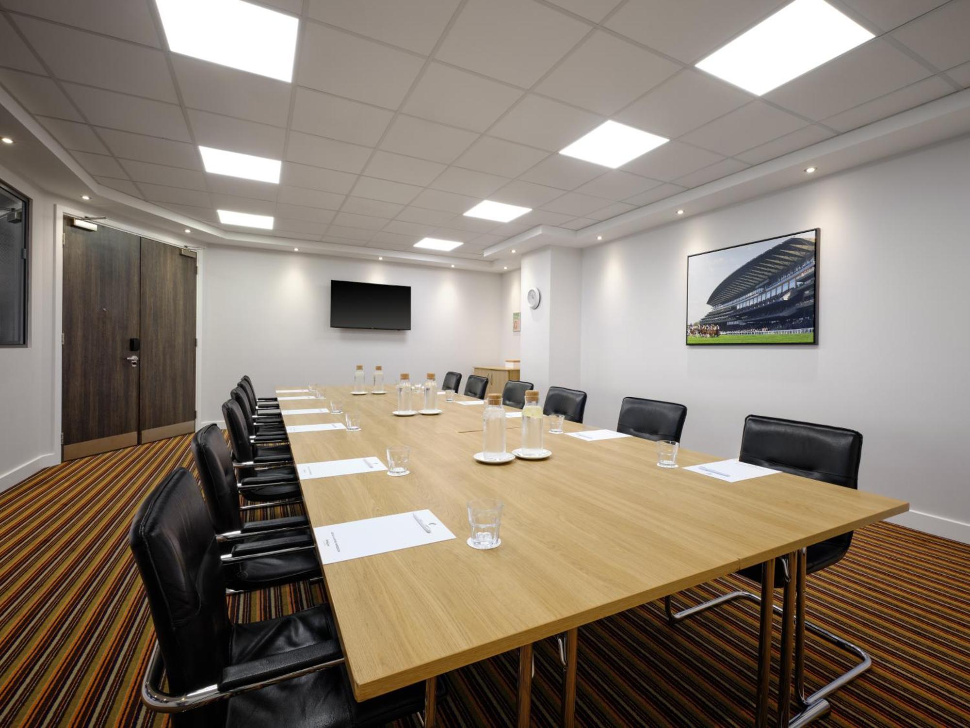 Holiday Inn Huntingdon Racecourse By Ihg Buitenkant foto