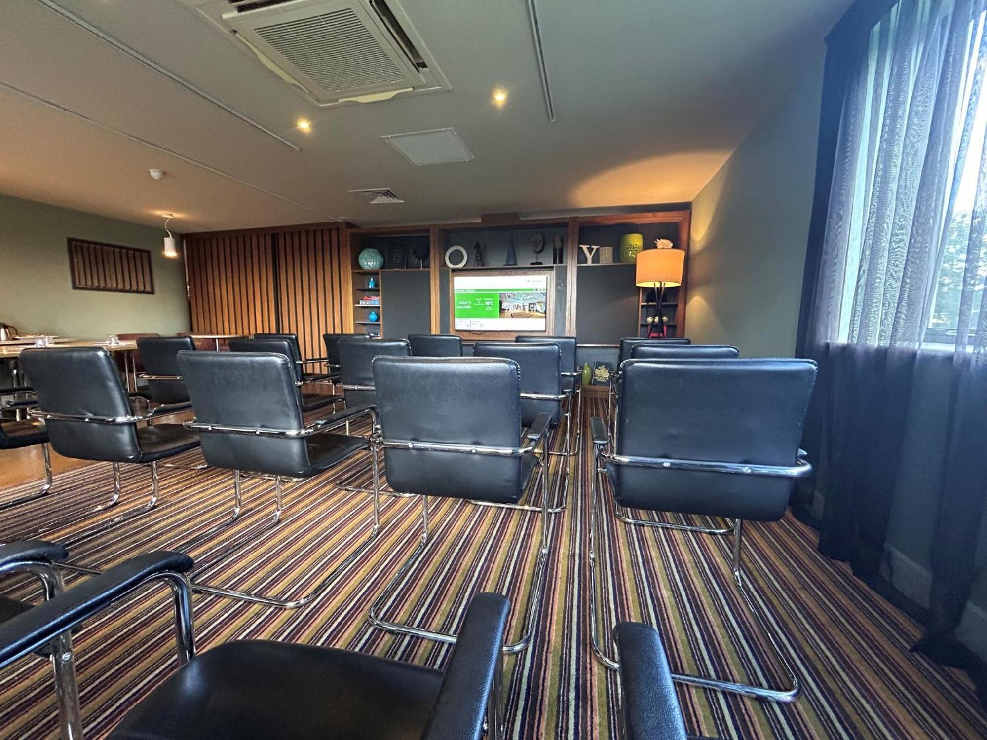 Holiday Inn Huntingdon Racecourse By Ihg Buitenkant foto